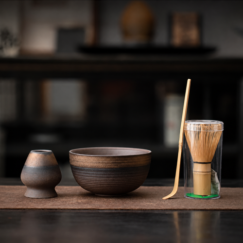 Kit matcha 4 pièces avec chawan en céramique, chasen, chashaku et support