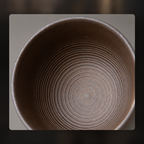 Intérieur du chawan en céramique émaillée du kit matcha IKANE