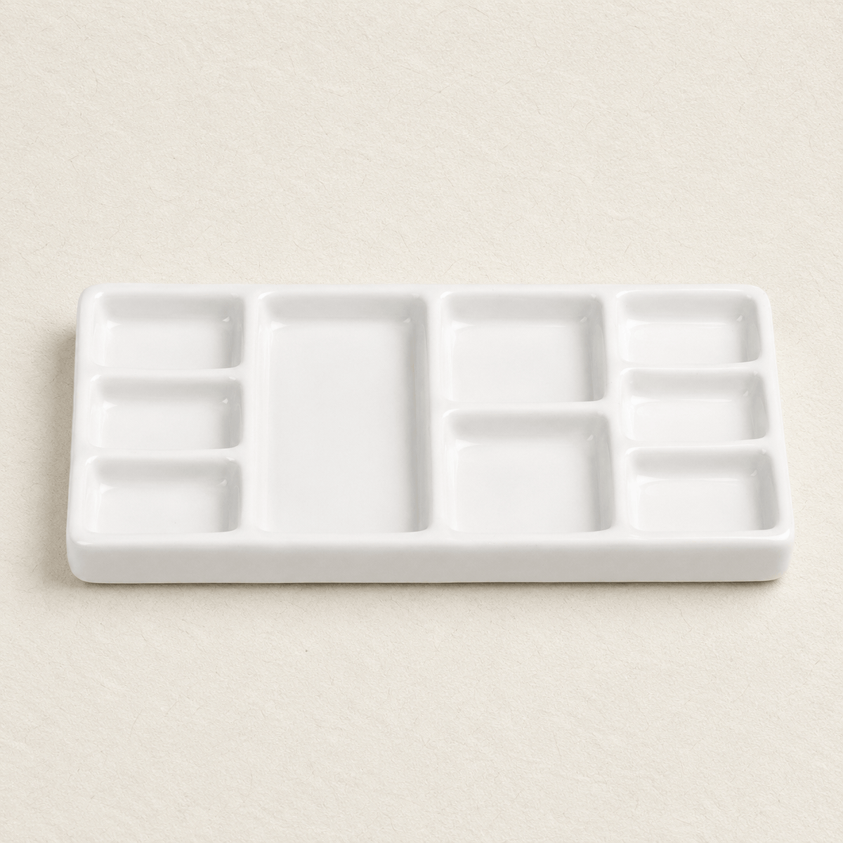 Compartmented ceramic palette for watercolour mixtures