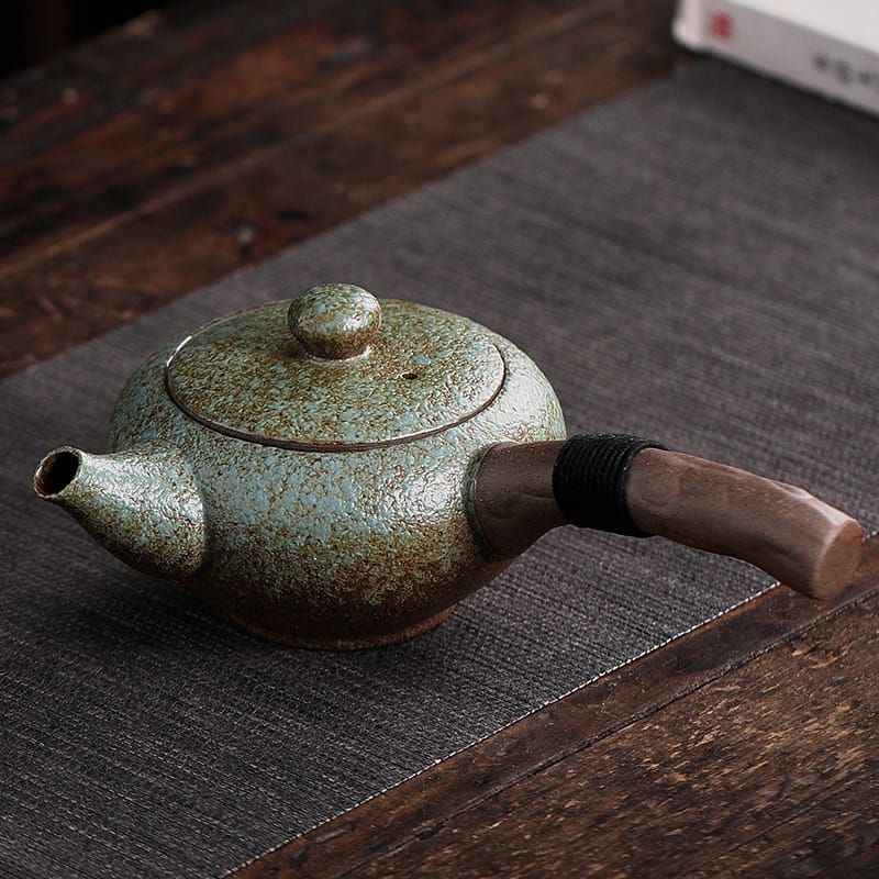 Ikane Studio Objets Théière en céramique à anse latérale