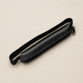 Ikane Studio Objets Étui à stylo élastique sur carnet ou cahier.